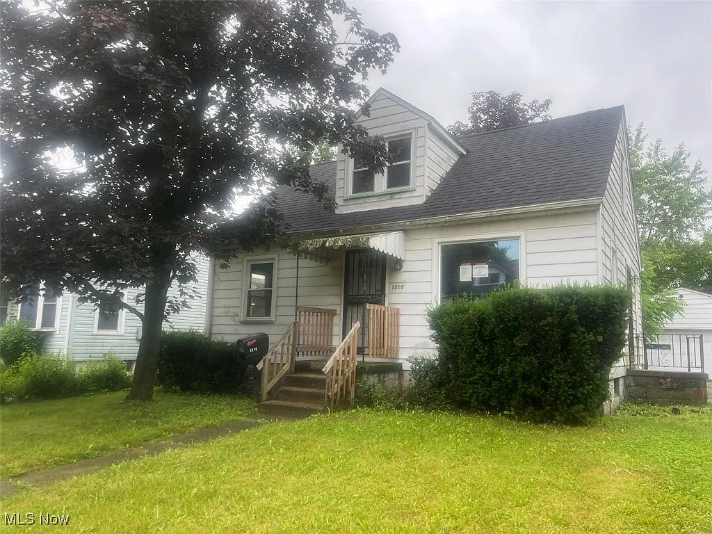 1216 Kenmore Ave SE photo 1