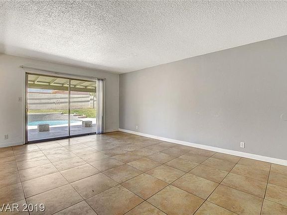 4th image of 208 Pershing Dr
