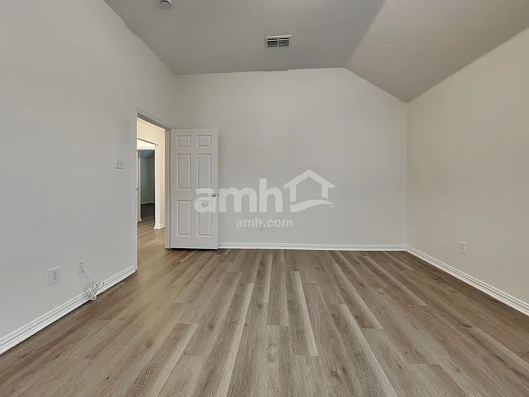 8001 Amesbury Ln — Photo 19