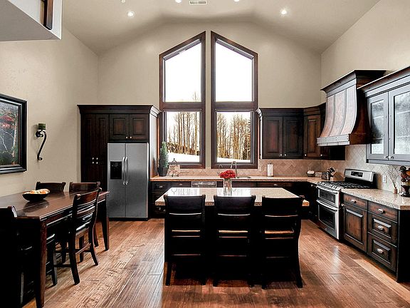 5th image of 47 White Pine Canyon Rd