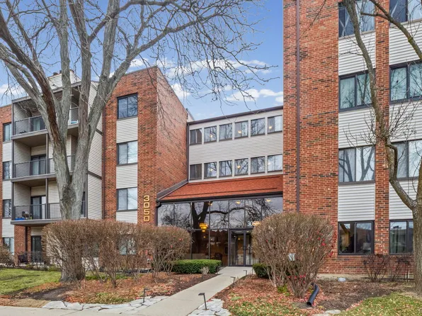 3050 Pheasant Creek Dr APT 305, Northbrook, IL 60062