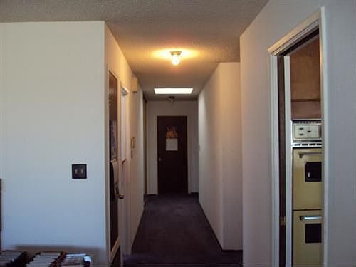 5th image of 302 Sawyer St