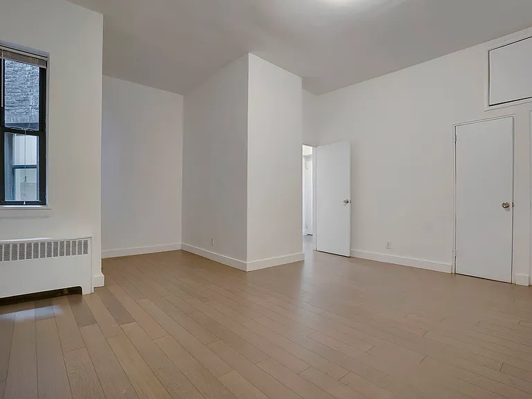 148 E 30th St #3E — Photo 6
