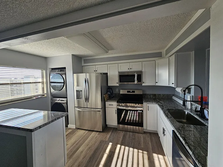 800 Cove Cay Dr — Photo 6