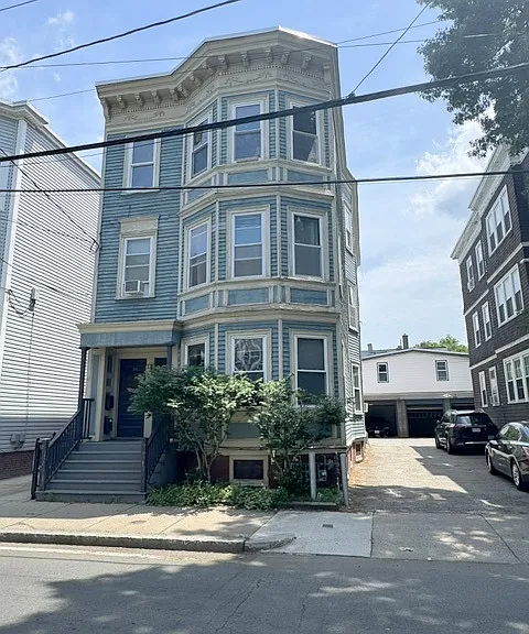 318 Columbia St #1 — Photo 6