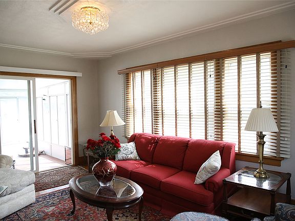 3rd image of 350 Woodland Dr SE