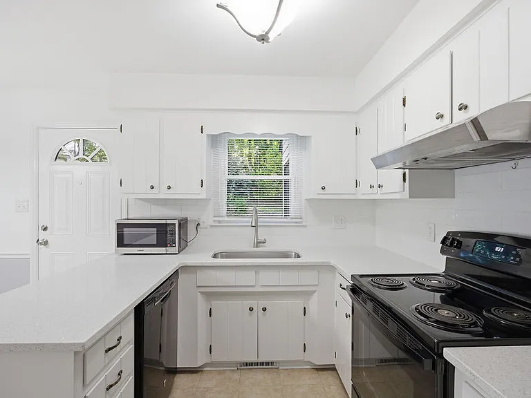 102 Chevis Dr — Photo 11