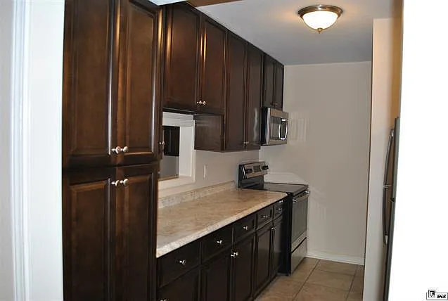 300 Woodale Dr #A — Photo 3