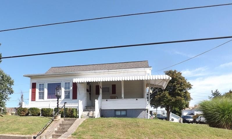 1st image of 708 W Brown St