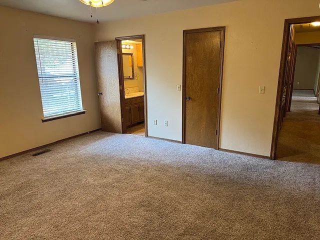 2118 N Crescent Dr — Photo 13