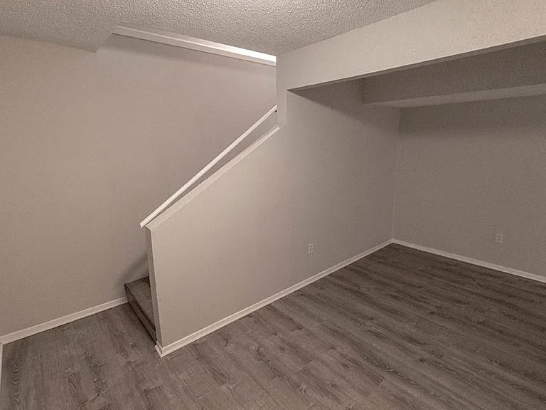 215 Wheaton Ct — Photo 15
