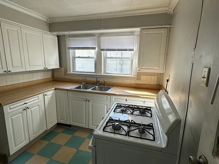 1531 Johnson Ave — Photo 7