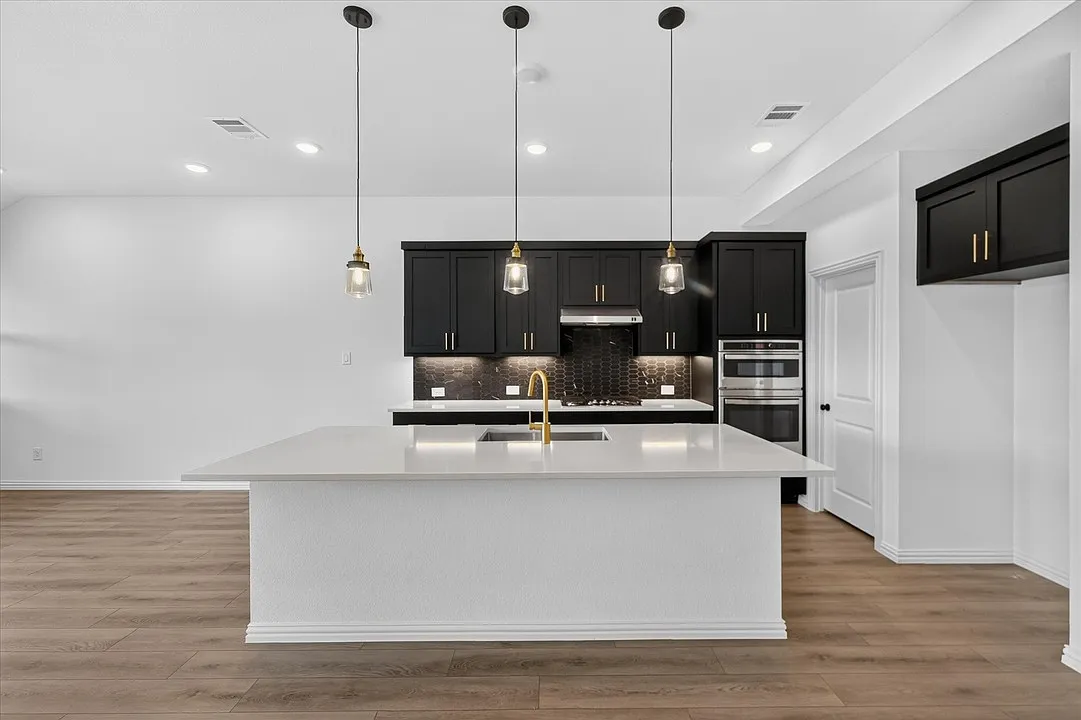 4 bed, 2140 sqft, $2,449 — Photo 2