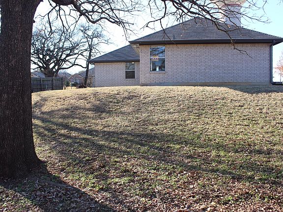 5th image of 633 Linda Ct