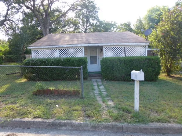 313 N Dubellette St, Weatherford, TX 76086