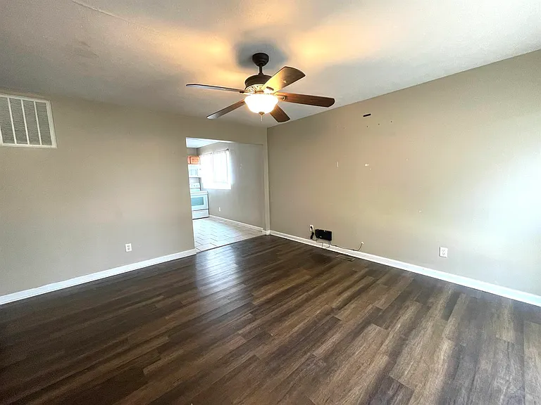 1307 W White St — Photo 2