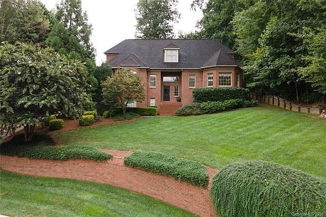 1st image of 2710 Ashbourne Dr