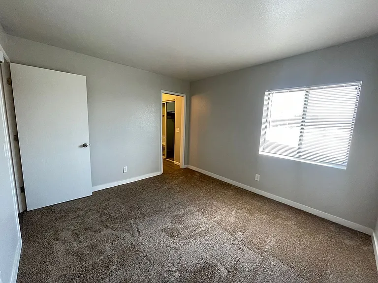 934 N Benton Ave — Photo 17