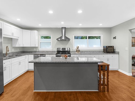 3rd image of 1811 Manigault Pl