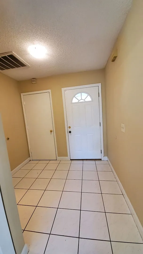 Updated Meadow Woods 4 Bedroom Home — Photo 4