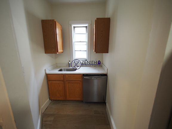 2nd image of 25-27 Oakwood St #25B