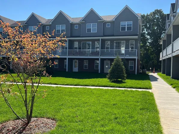 3977 Trailway Commons Cir, Auburn Hills, MI 48326