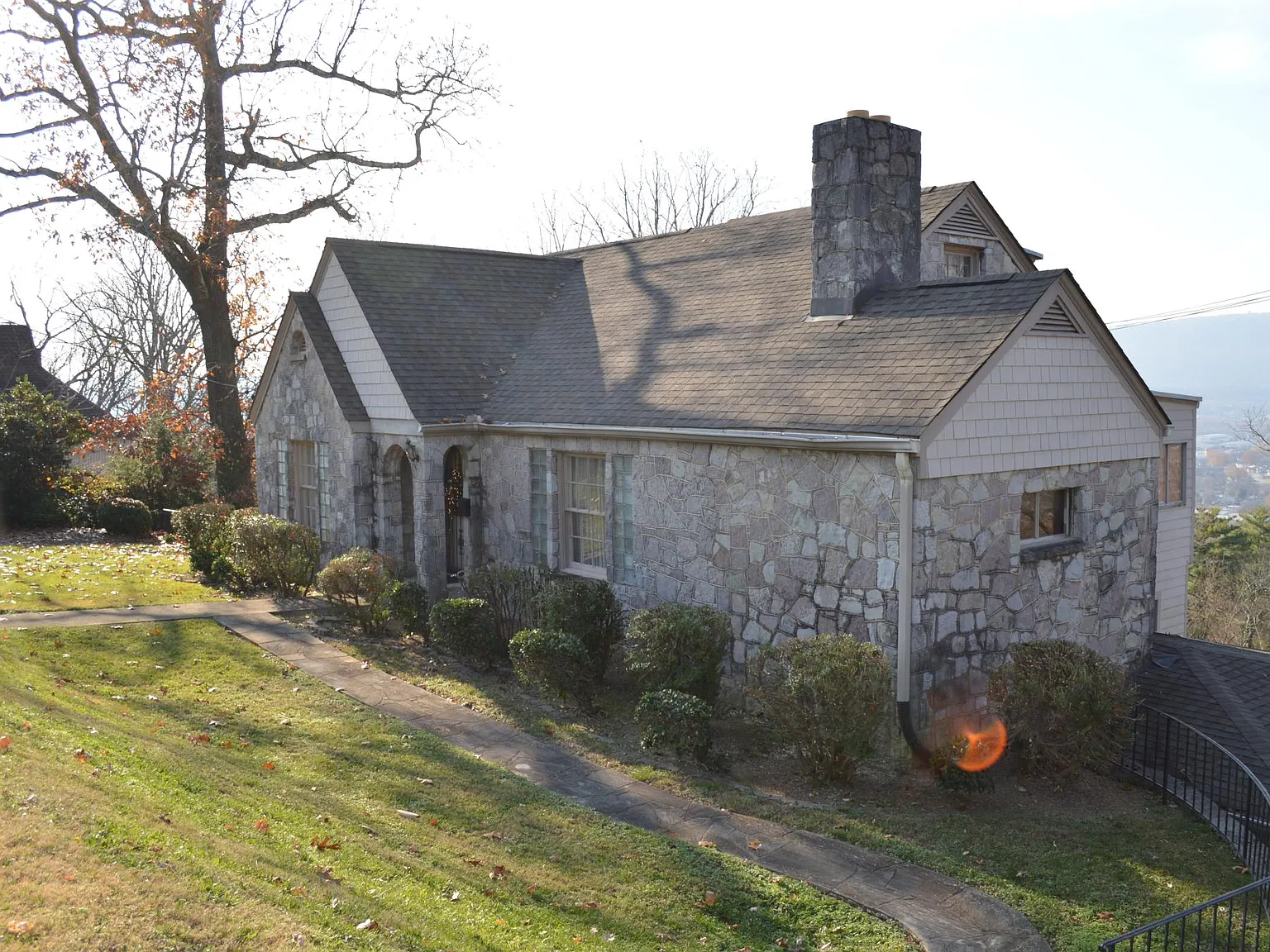 565 S Crest Rd — Photo 1