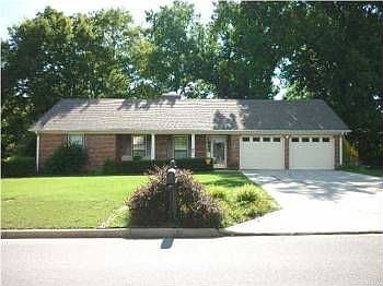 1st image of 135 Oak Hill Dr