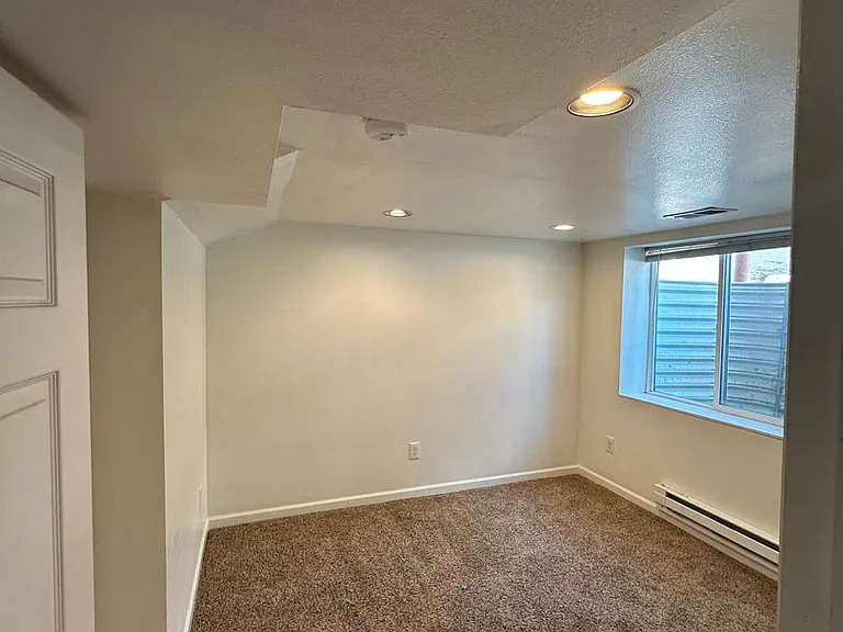 2037 8th Ave — Photo 20