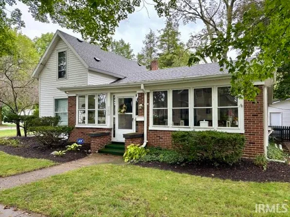 105 S Riverside Dr, Winamac, IN 46996