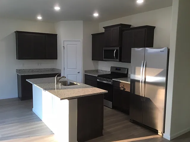 4 bed, 2.5 bath, 2175 sqft, $3,025 — Photo 2