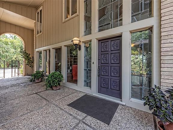 3rd image of 5208 Hillcrest Dr