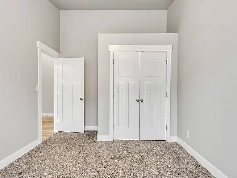 2299 E Woodbury Ln — Photo 7
