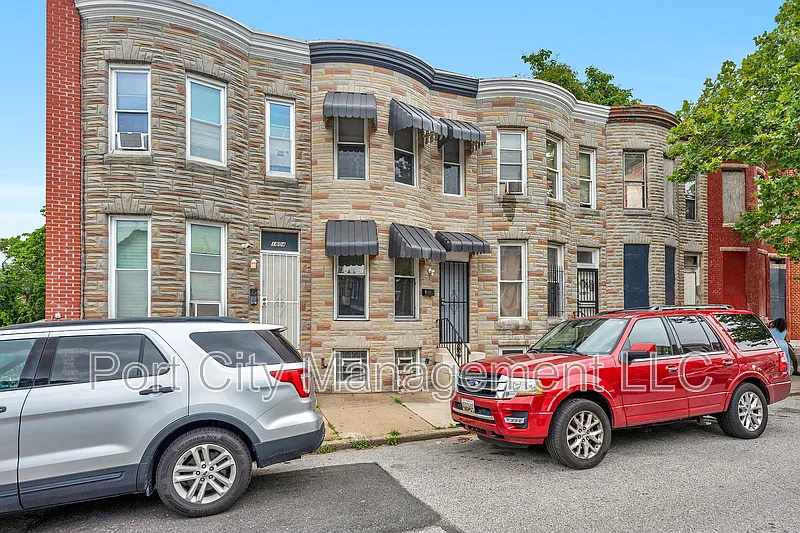 3 bed, 1.5 bath, $2,000 — Photo 1