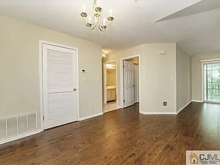 834 Waterford Dr — Photo 9