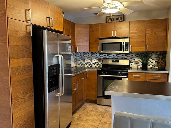 3rd image of 9S125 Lake Dr APT 21-209