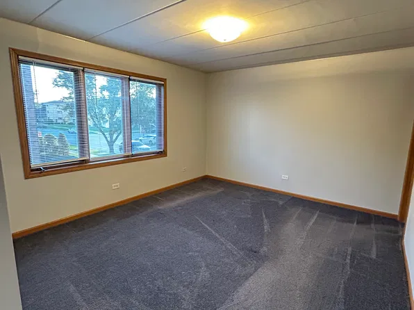 10549 Parkside Ave APT 2W, Chicago Ridge, IL 60415