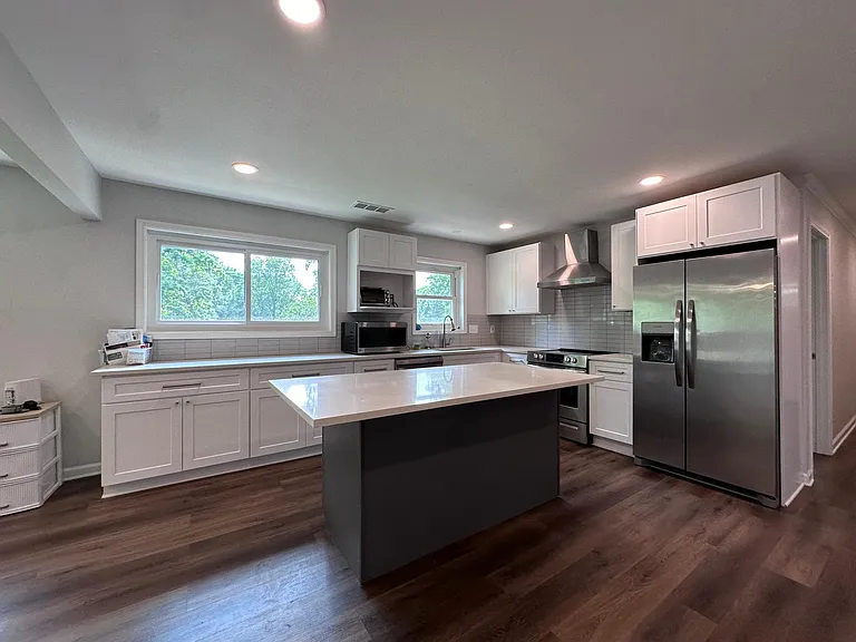 2147 Arlington Ave NE — Photo 5