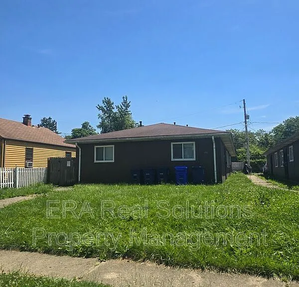 2460 Hiawatha St — Photo 2