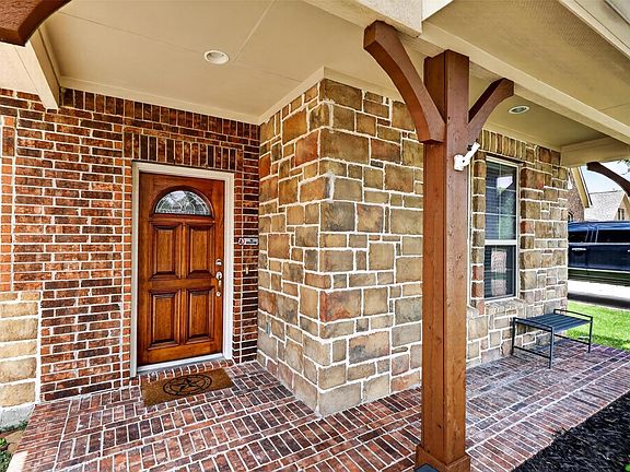 4th image of 17919 Creek Bluff Ln
