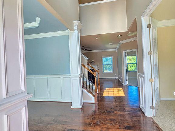 3rd image of 122 Windrush Ln