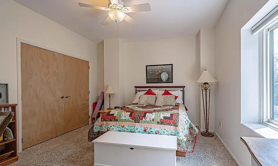 2 bed, 1060 sqft, $1,624 — Photo 3