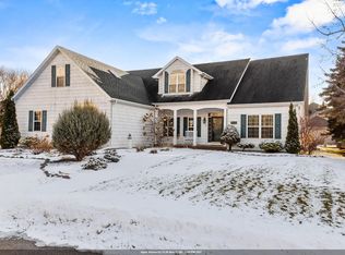 825 Yorkshire Rd, Neenah, WI 54956