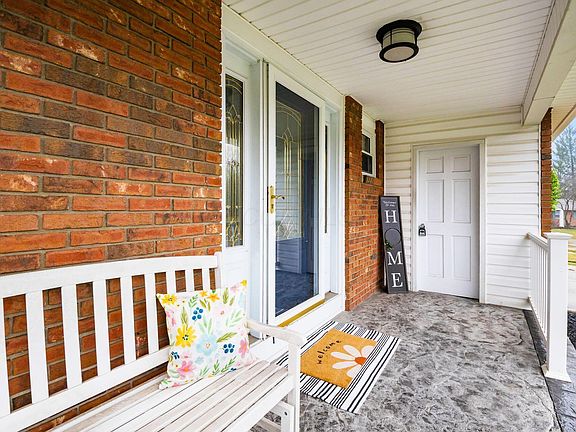 3rd image of 62 Saint Stephens Ct