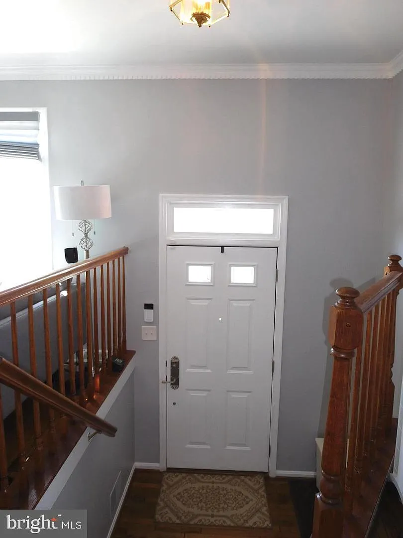 3 bed, 4.0 bath, 2634 sqft, $3,700 — Photo 2