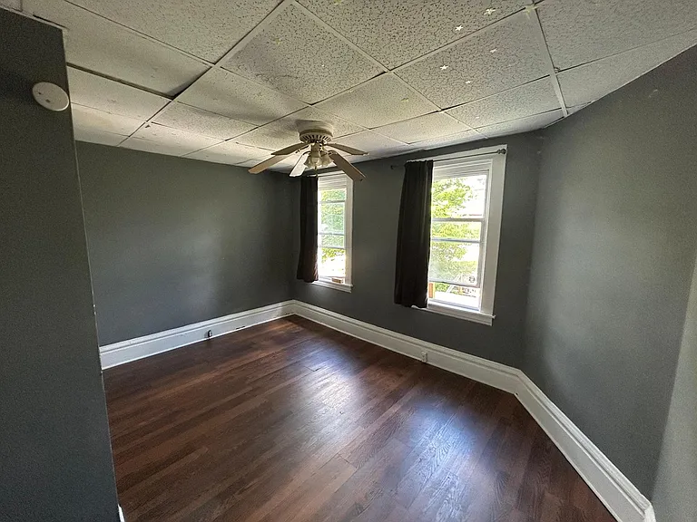 1502 Davis Ave — Photo 4