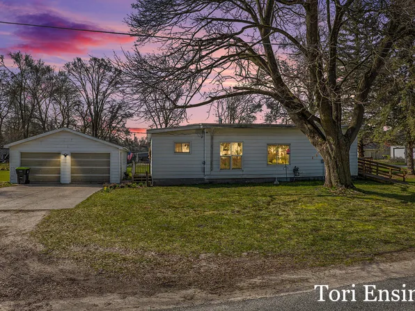 912 N 5th St, Greenville, MI 48838