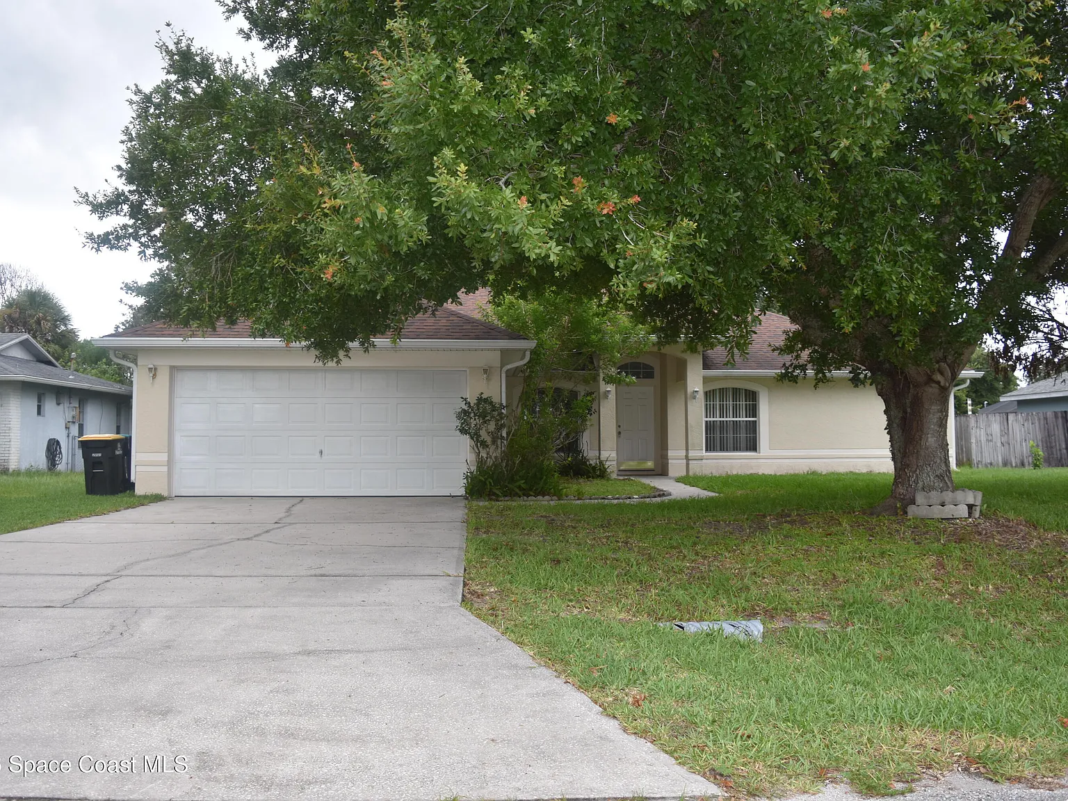 3 bed, 2.0 bath, 1858 sqft, $1,900 — Photo 1