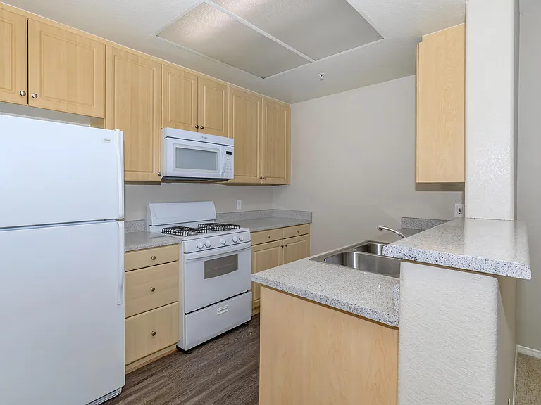 Laurel Glen Apartment Homes — Photo 58
