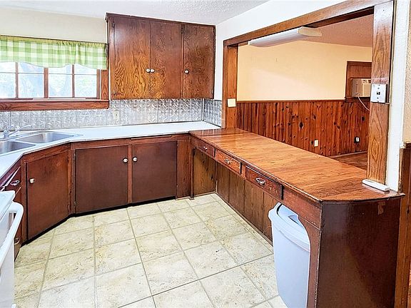 4th image of 1432 N Walnut Ave #B